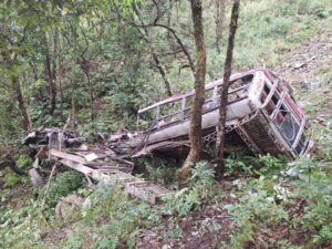 पोखरामा स्कुल बस दुर्घटना : ४ विद्यार्थी सहित ५ जनाको मृत्यु, १४ जना घाइते